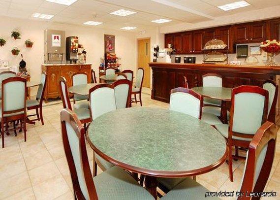 Comfort Inn At Royal Blue Pioneer Restaurant photo